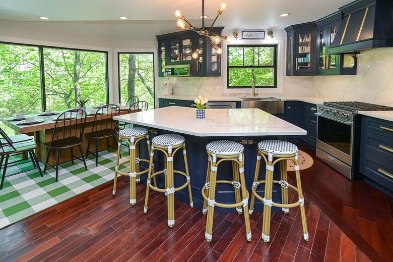 Grand Lakeview | Double Decker Dock, Fire Pit, Spa - Winchester, Tennessee