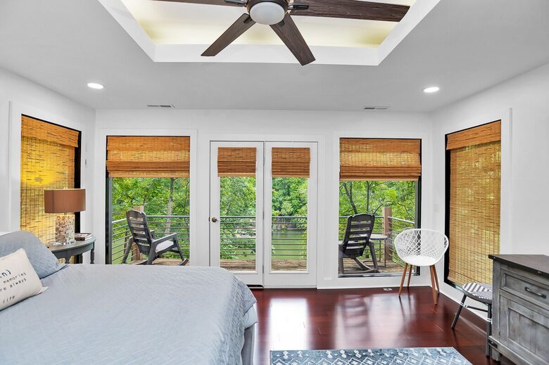 Grand Lakeview | Double Decker Dock, Fire Pit, Spa - Winchester, Tennessee