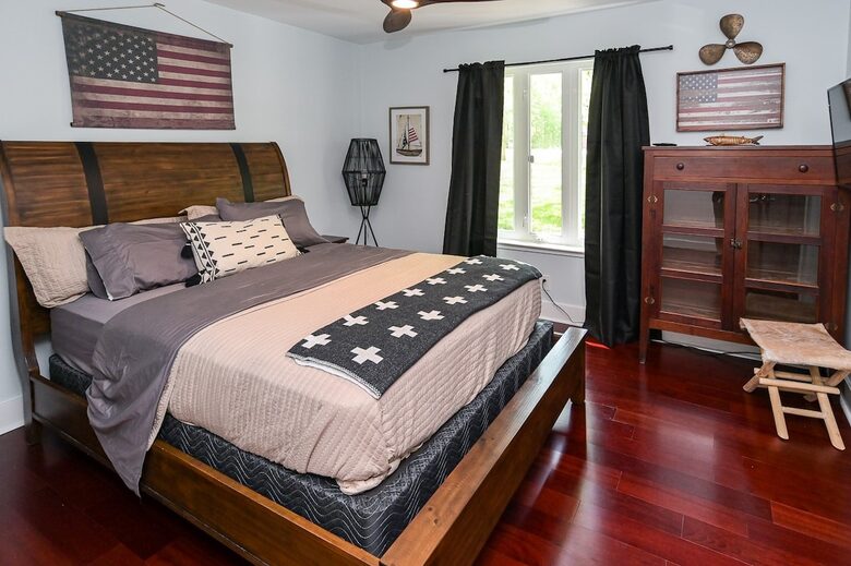 Grand Lakeview | Double Decker Dock, Fire Pit, Spa - Winchester, Tennessee