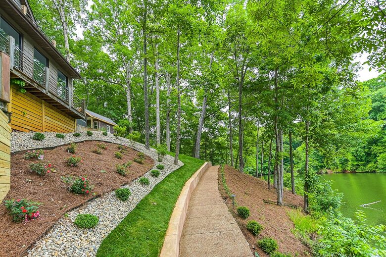 Grand Lakeview | Double Decker Dock, Fire Pit, Spa - Winchester, Tennessee