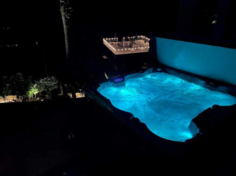 Grand Lakeview | Double Decker Dock, Fire Pit, Spa - Winchester, Tennessee