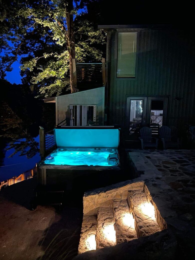 Grand Lakeview | Double Decker Dock, Fire Pit, Spa - Winchester, Tennessee