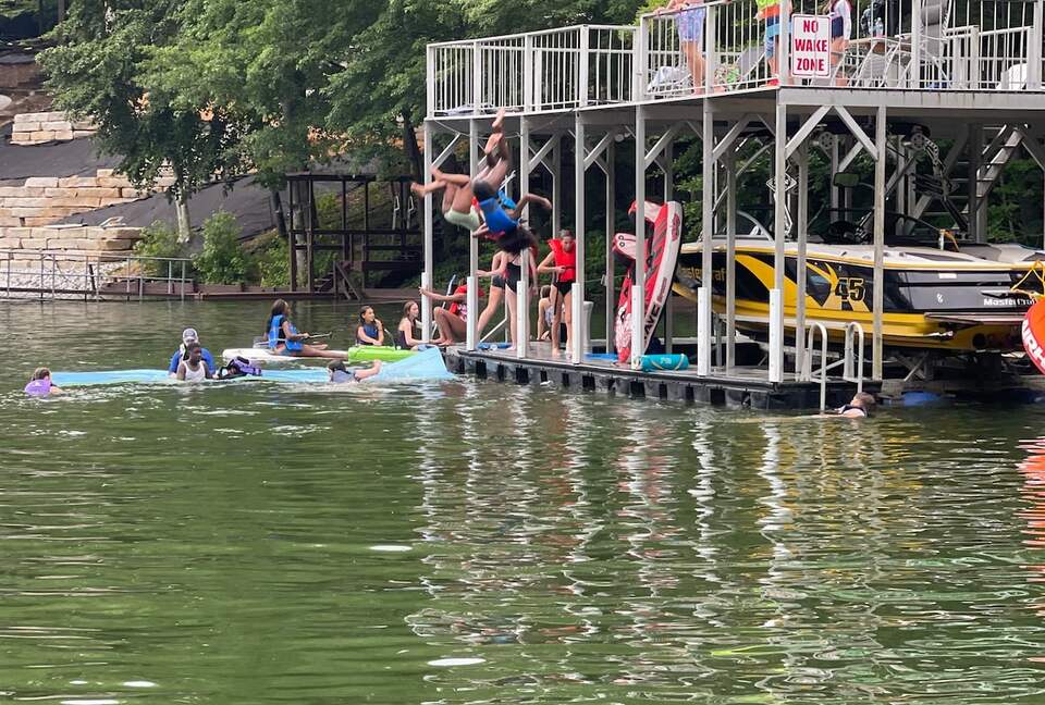 Grand Lakeview | Double Decker Dock, Fire Pit, Spa - Winchester, Tennessee