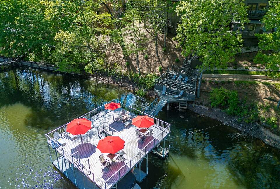 Grand Lakeview | Double Decker Dock, Fire Pit, Spa - Winchester, Tennessee