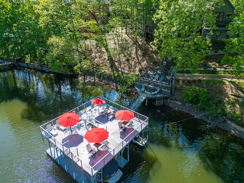 Grand Lakeview | Double Decker Dock, Fire Pit, Spa - Winchester, Tennessee
