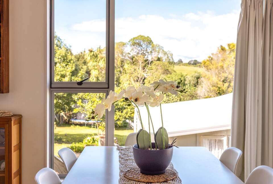 Cute Cottage | Walk to Stunning Beach Cove - Waiheke Island, New Zealand