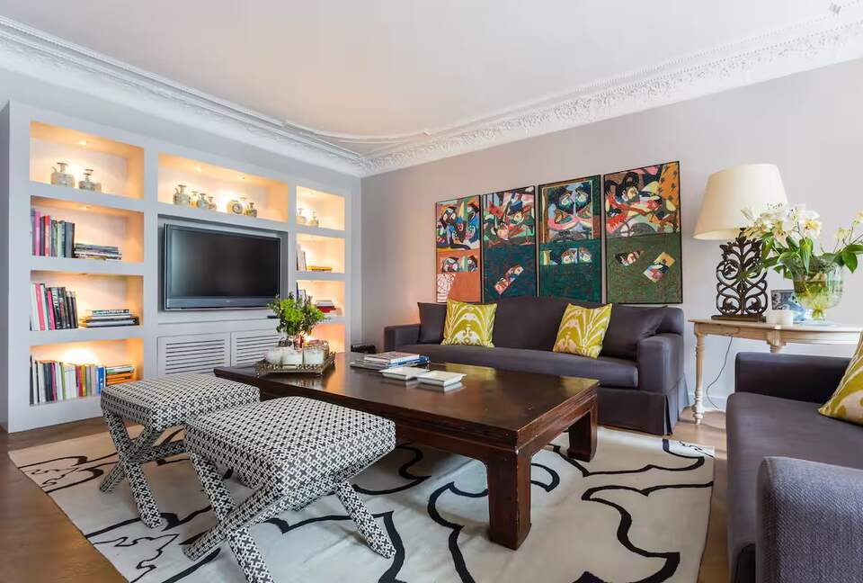 Fancy Designer Flat on Saint-Honoré - Paris, France