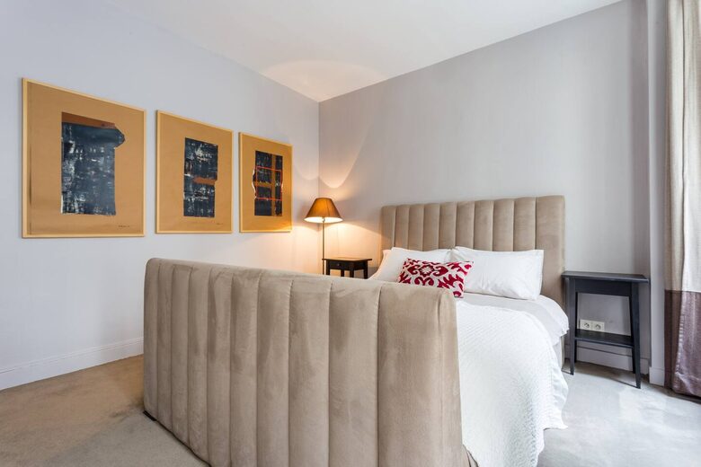 Fancy Designer Flat on Saint-Honoré - Paris, France