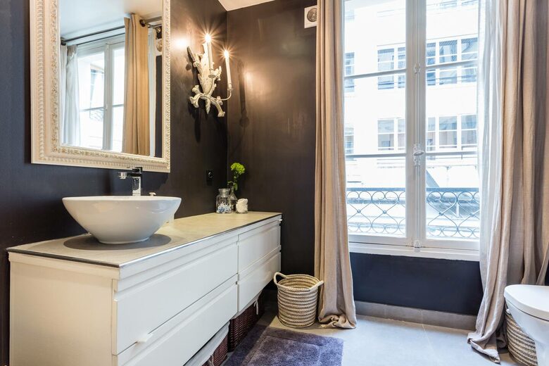 Fancy Designer Flat on Saint-Honoré - Paris, France