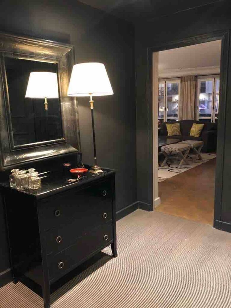 Fancy Designer Flat on Saint-Honoré - Paris, France