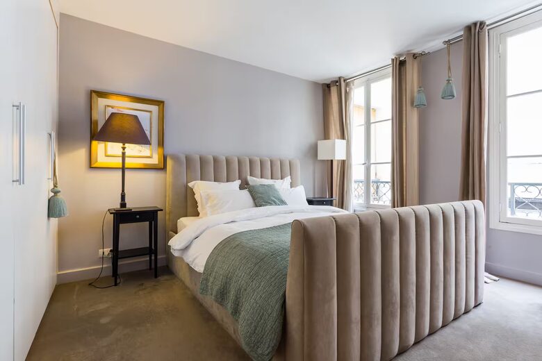 Fancy Designer Flat on Saint-Honoré - Paris, France