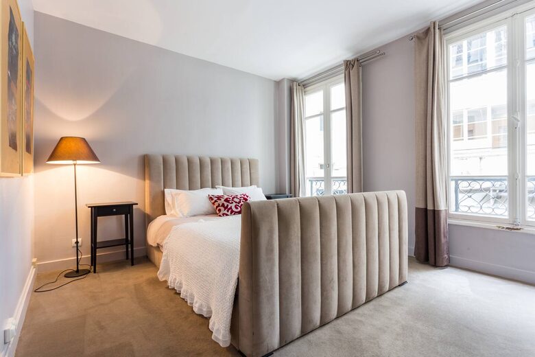 Fancy Designer Flat on Saint-Honoré - Paris, France