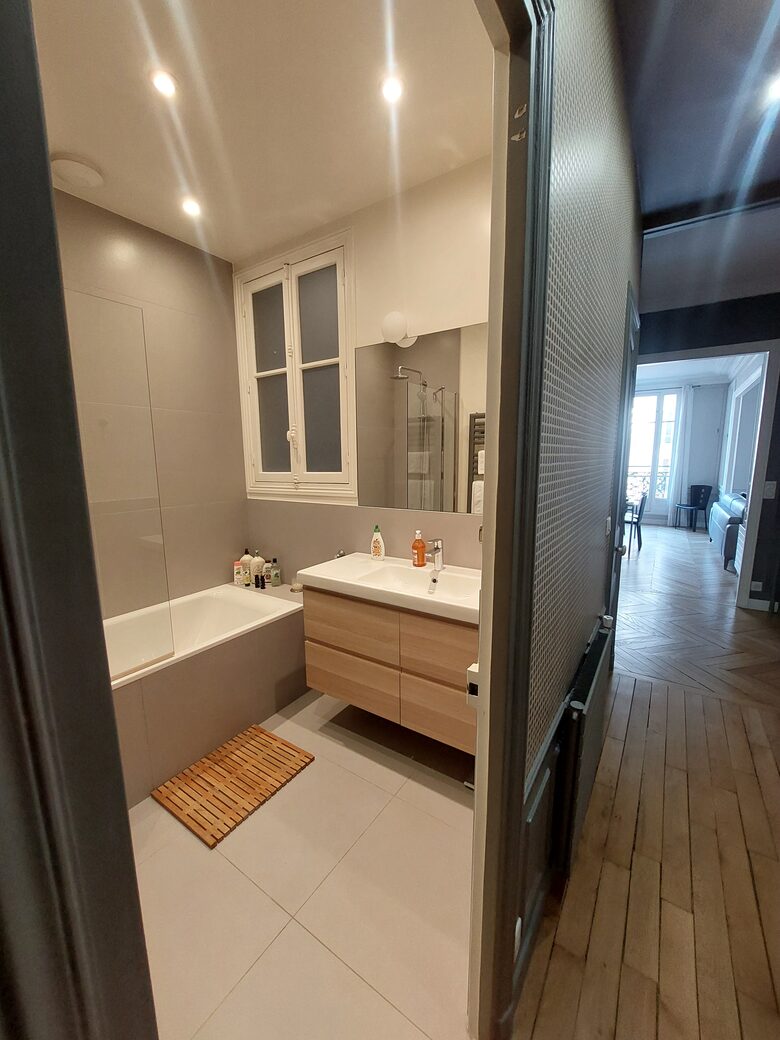 Cozy Stylish Apartment - Paris, France