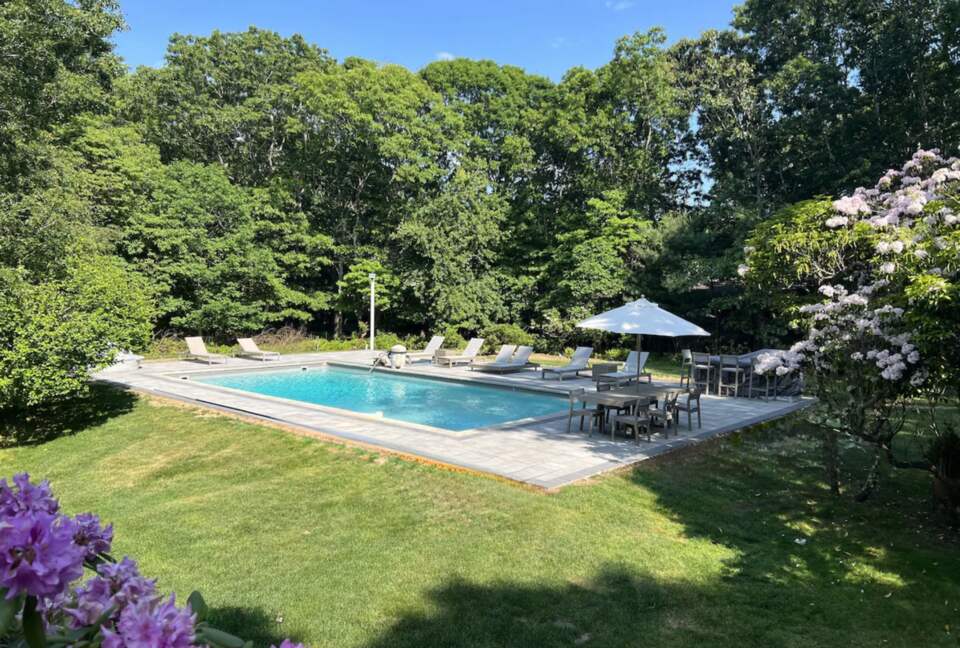 Delightful Southampton Retreat with Heated Pool & Jacuzzi - Southampton, New York