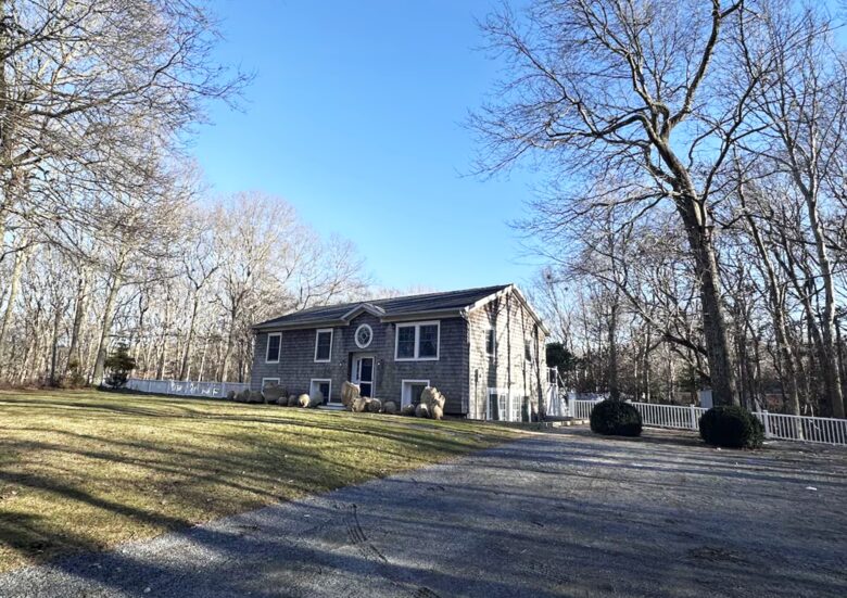 Delightful Southampton Retreat with Heated Pool & Jacuzzi - Southampton, New York