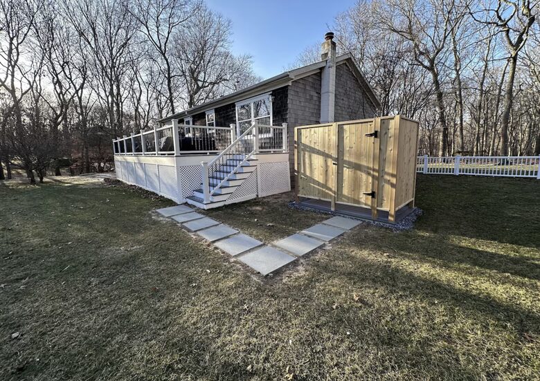 Delightful Southampton Retreat with Heated Pool & Jacuzzi - Southampton, New York