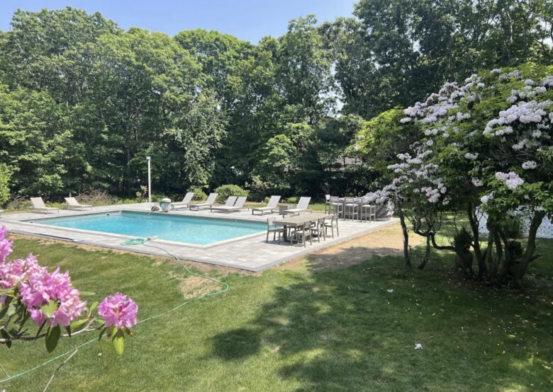 Delightful Southampton Retreat with Heated Pool & Jacuzzi - Southampton, New York