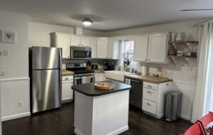 Delightful Southampton Retreat with Heated Pool & Jacuzzi - Southampton, New York