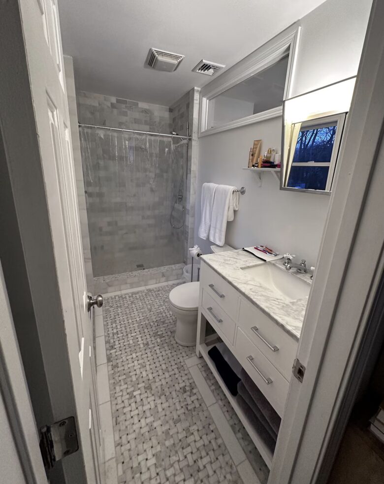 Delightful Southampton Retreat with Heated Pool & Jacuzzi - Southampton, New York