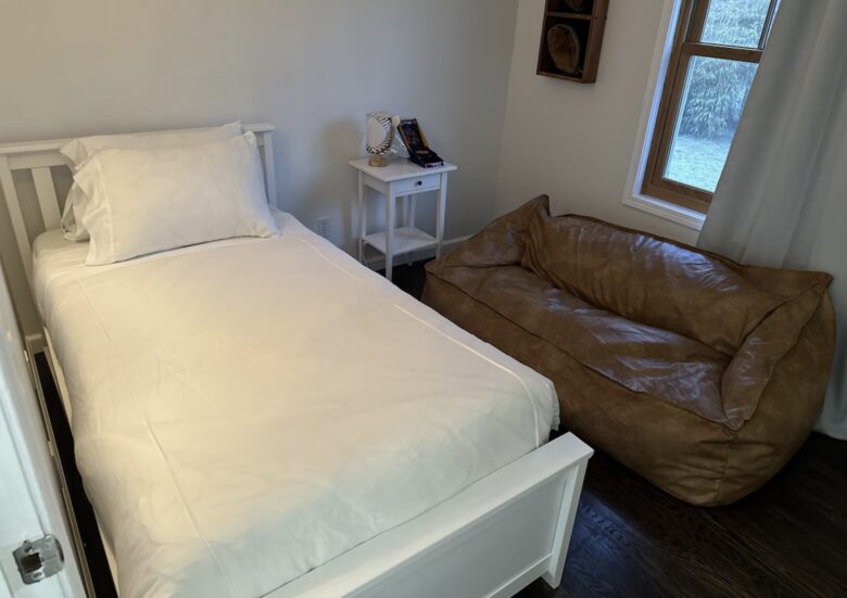 Delightful Southampton Retreat with Heated Pool & Jacuzzi - Southampton, New York