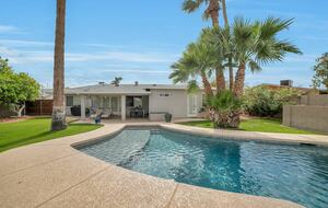 Beautiful pool with Baja shelf