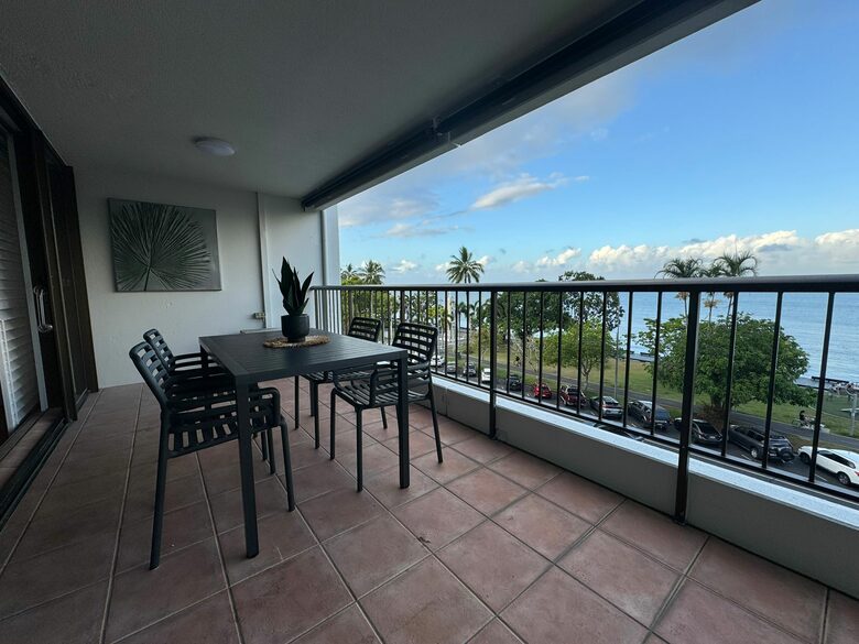 Cairns Aquarius Apartment - Cairns, Australia