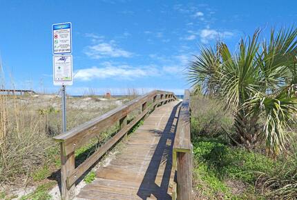 Stylish Neptune Beach Escape – Steps to the Sand - Neptune Beach, Florida