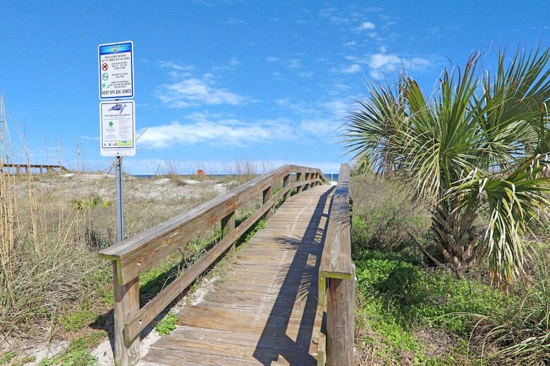 Stylish Neptune Beach Escape – Steps to the Sand - Neptune Beach, Florida