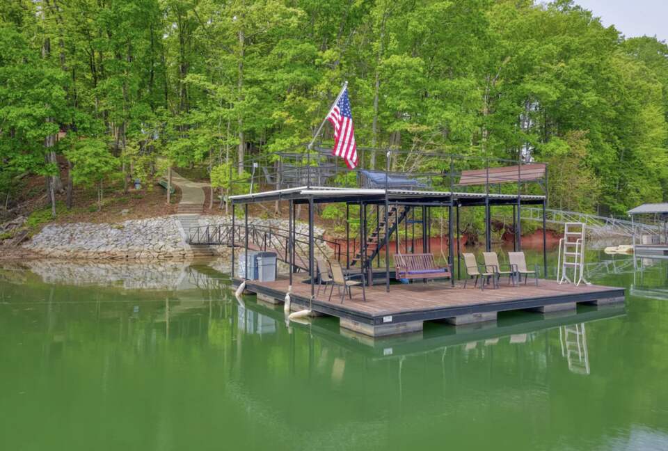 Lake Hartwell Hideaway - Anderson, South Carolina