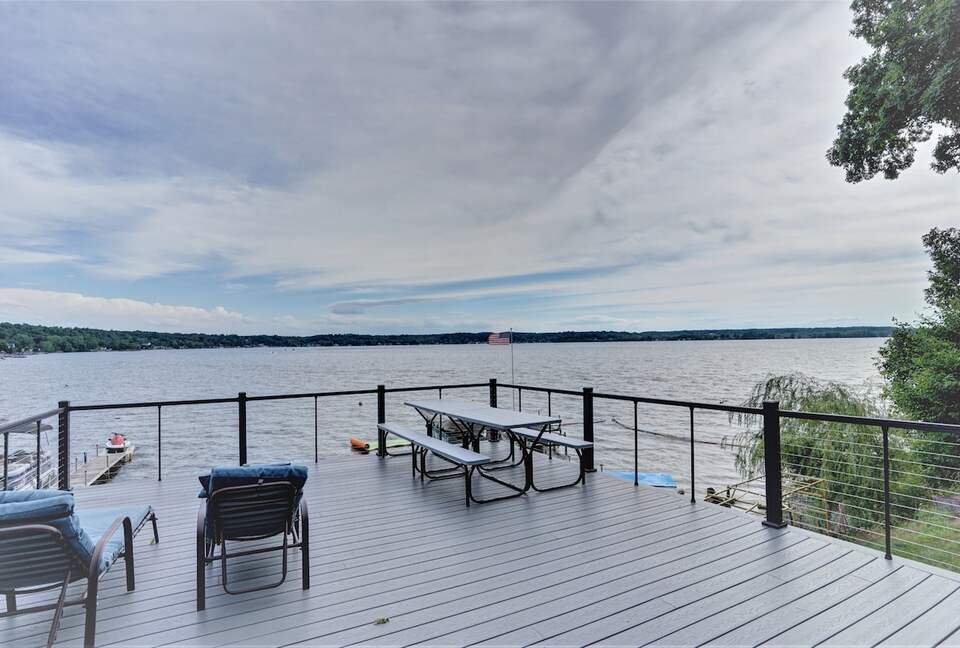 Saratoga Lake Boathouse Escape | Movie Theater, Gym, & Private Dock - Saratoga Springs, New York