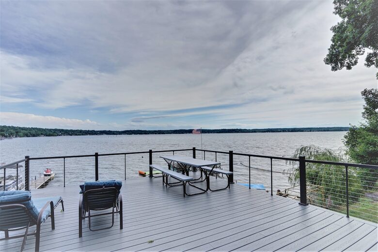 Saratoga Lake Boathouse Escape | Movie Theater, Gym, & Private Dock - Saratoga Springs, New York
