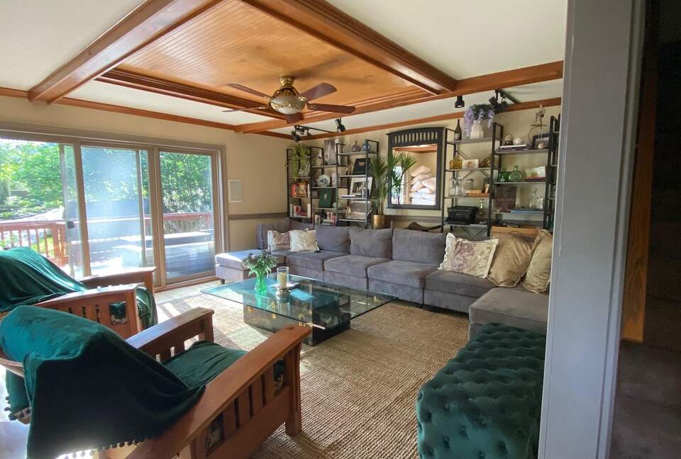 Saratoga Lake Boathouse Escape | Movie Theater, Gym, & Private Dock - Saratoga Springs, New York
