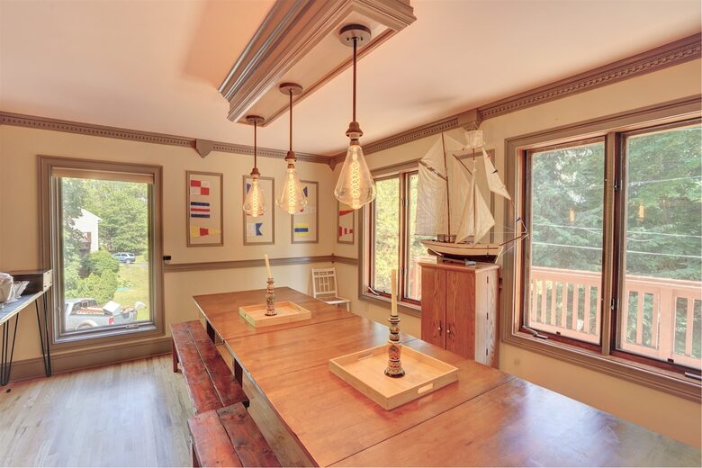 Saratoga Lake Boathouse Escape | Movie Theater, Gym, & Private Dock - Saratoga Springs, New York