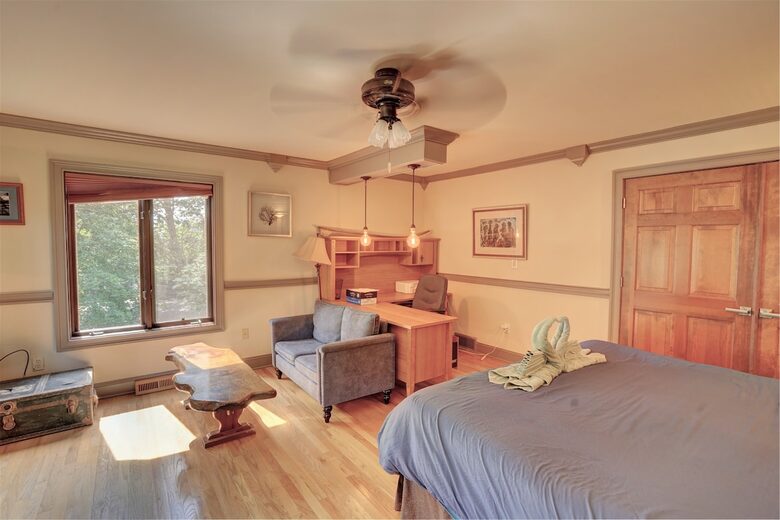 Saratoga Lake Boathouse Escape | Movie Theater, Gym, & Private Dock - Saratoga Springs, New York