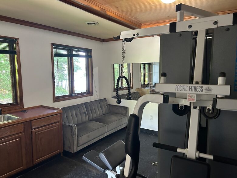 Saratoga Lake Boathouse Escape | Movie Theater, Gym, & Private Dock - Saratoga Springs, New York