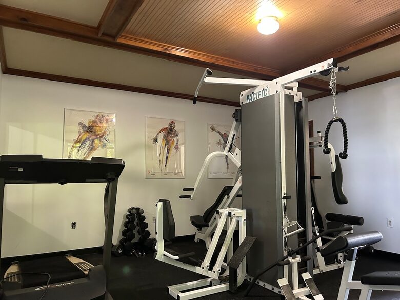 Saratoga Lake Boathouse Escape | Movie Theater, Gym, & Private Dock - Saratoga Springs, New York