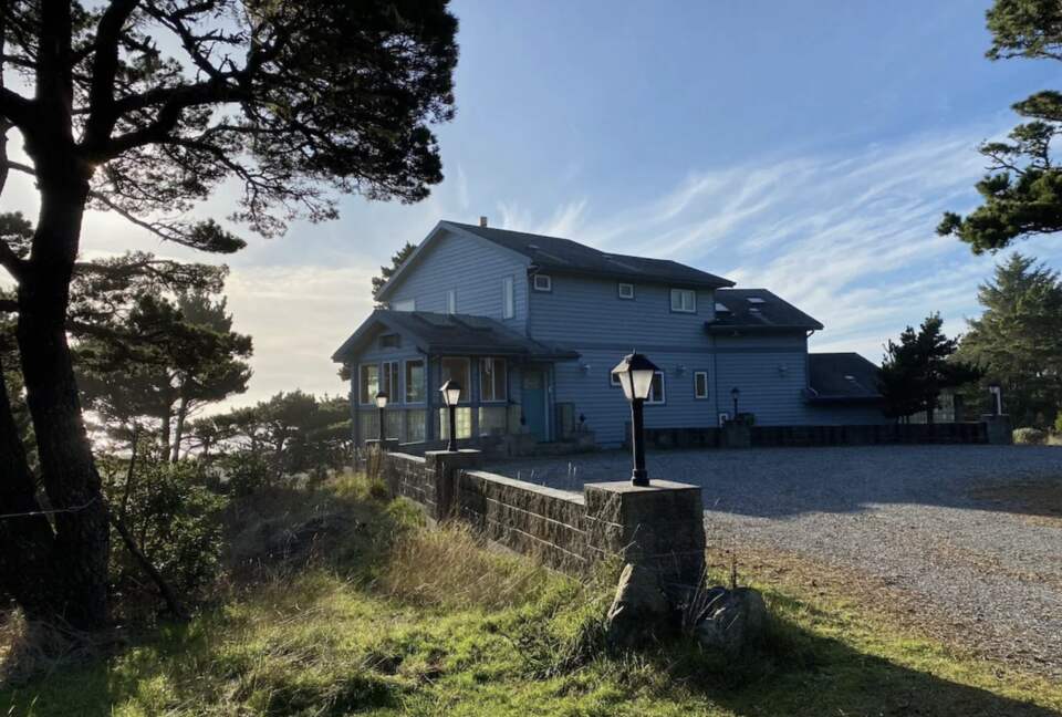 Oceanfront Retreat | The GLAS House (Garrison Lake And Sea) - Port Orford, Oregon