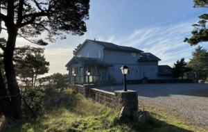 Oceanfront Retreat | The GLAS House (Garrison Lake And Sea) - Port Orford, Oregon