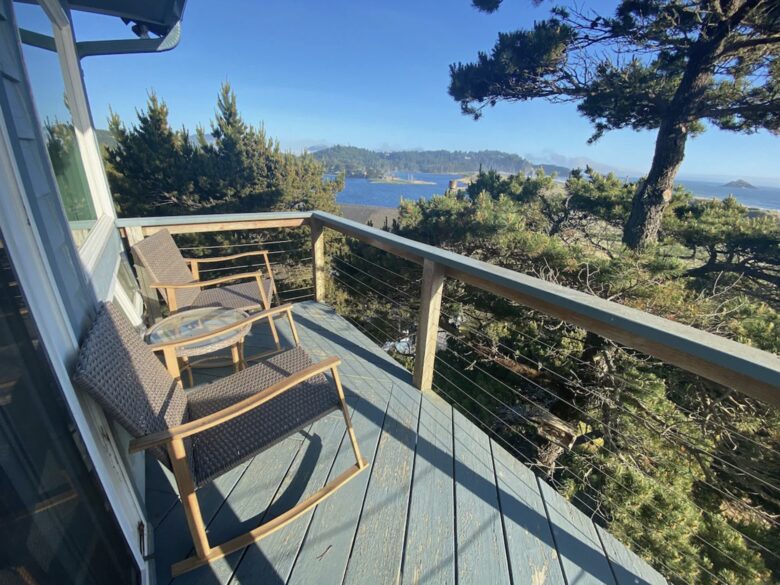 Oceanfront Retreat | The GLAS House (Garrison Lake And Sea) - Port Orford, Oregon