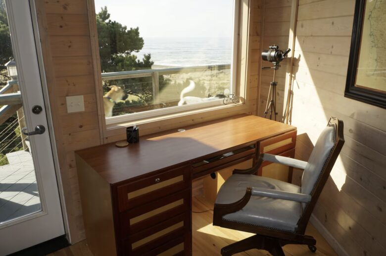 Oceanfront Retreat | The GLAS House (Garrison Lake And Sea) - Port Orford, Oregon