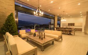 Exquisita villa moderna con vistas panorámicas al lago - Calima, Colombia