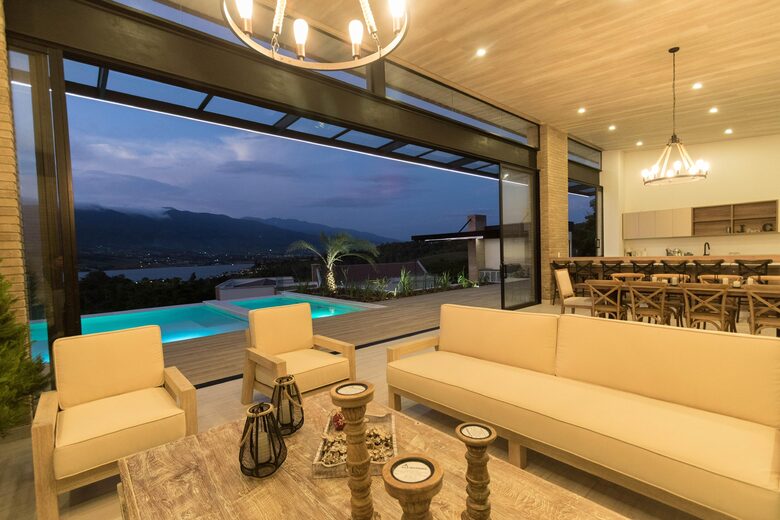 Exquisite Modern Villa with Panoramic Lake Views - Calima, Colombia