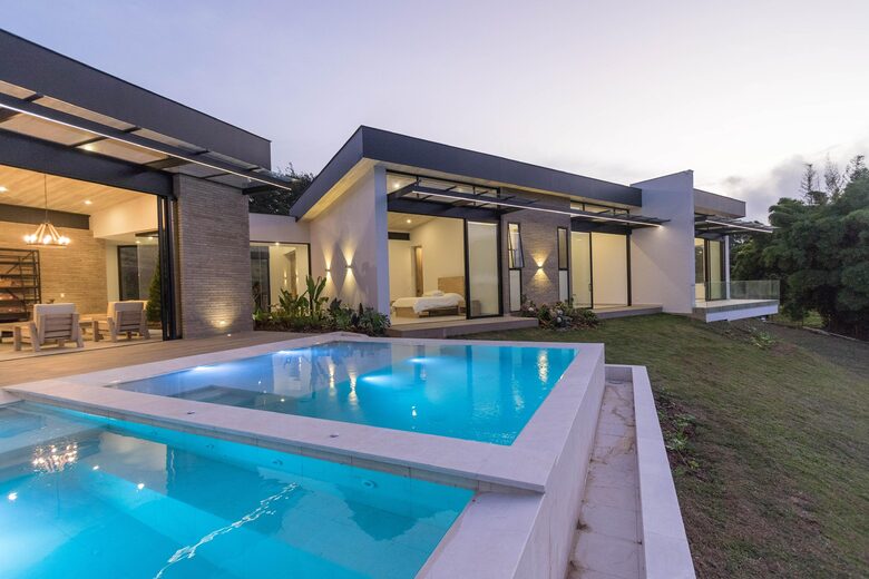 Exquisite Modern Villa with Panoramic Lake Views - Calima, Colombia