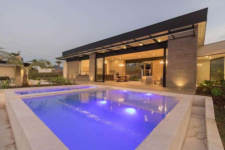 Exquisite Modern Villa with Panoramic Lake Views - Calima, Colombia