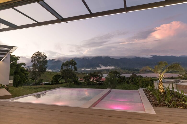 Exquisite Modern Villa with Panoramic Lake Views - Calima, Colombia