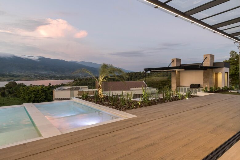 Exquisite Modern Villa with Panoramic Lake Views - Calima, Colombia