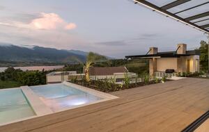 Exquisita villa moderna con vistas panorámicas al lago - Calima, Colombia