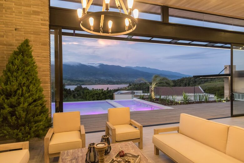 Exquisite Modern Villa with Panoramic Lake Views - Calima, Colombia