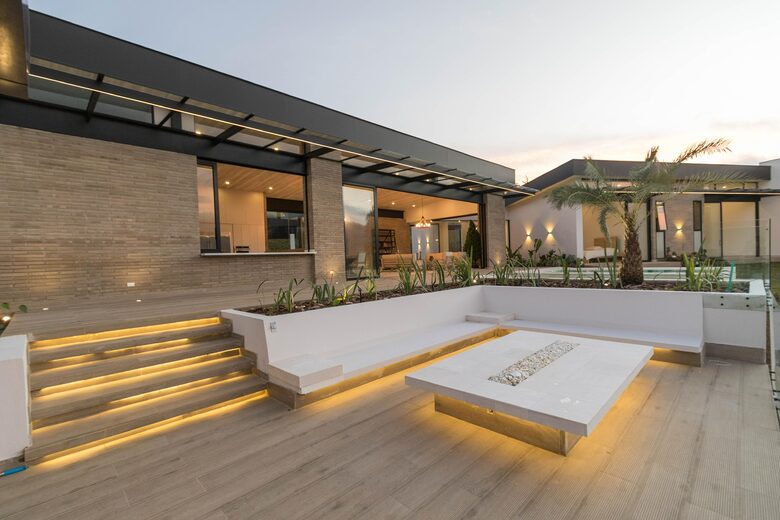 Exquisite Modern Villa with Panoramic Lake Views - Calima, Colombia