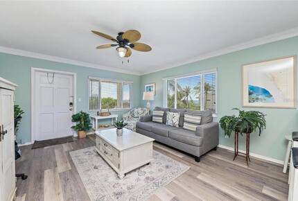 Anna Maria Island Escape | Steps to the Beach - Holmes Beach, Florida
